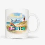 Mok met afbeelding van strand en vuurtoren met de tekst: Voor de leukste meester
