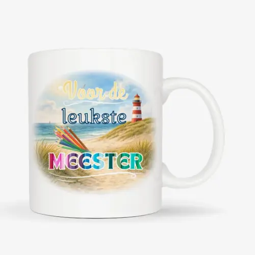 Mok met afbeelding van strand en vuurtoren met de tekst: Voor de leukste meester