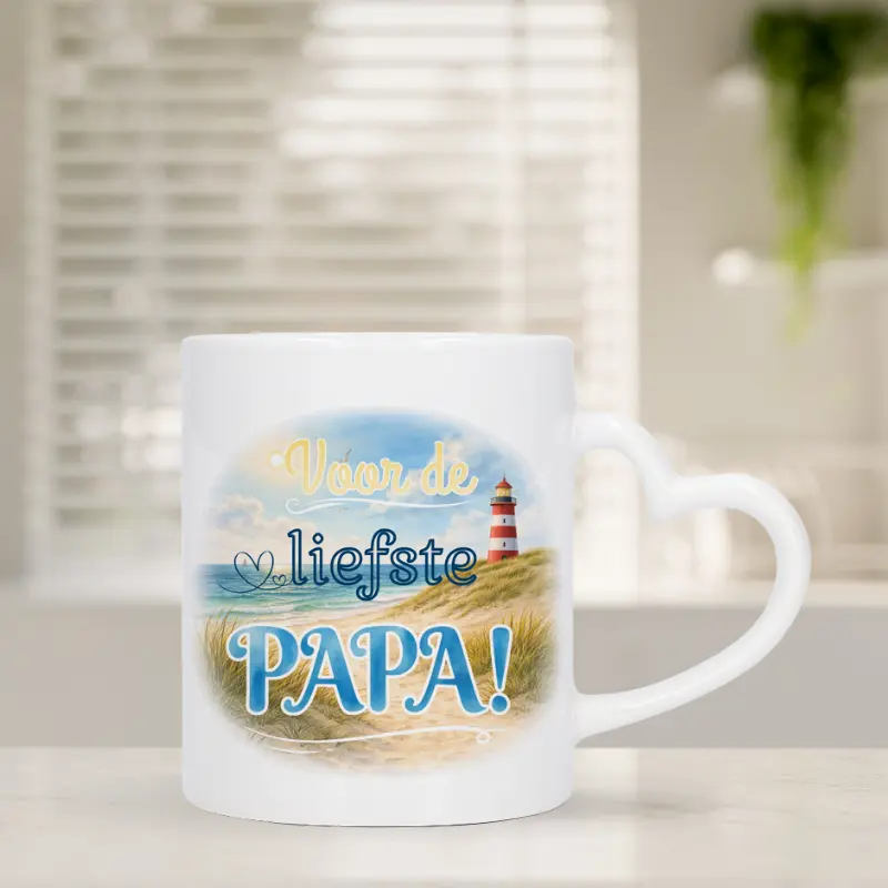 Mok Voor de liefste papa! met hartvormig oor Mok met afbeelding van strand en vuurtoren met de tekst: Voor de liefste papa!