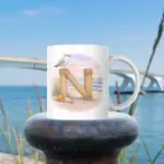 Mok met letter N | strand thema | standaard oor