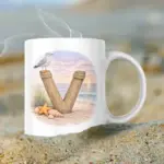 Mok met letter V | strand thema | standaard oor