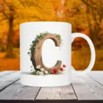 Mok letter C met standaard oor in bosthema