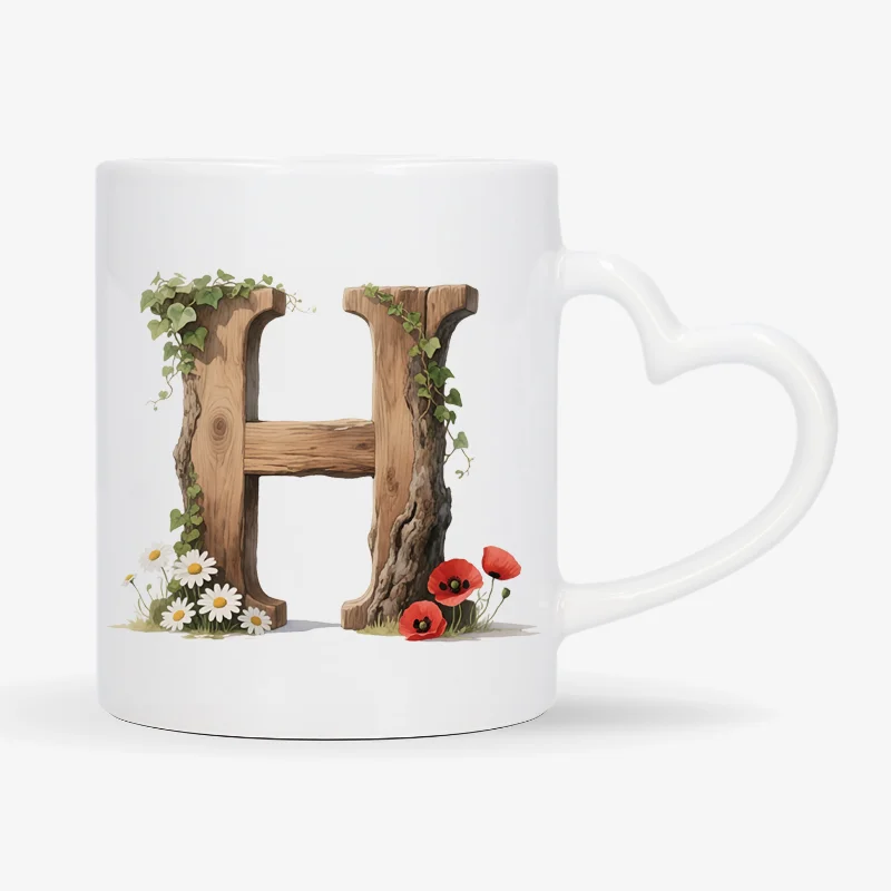 Mok letter H met hartvormig oor in bosthema Witte mok met een opdruk van een houten letter H met klaprozen, bloemen en klimop.