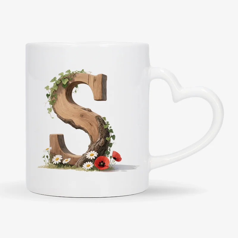 Mok letter S met hartvormig oor in bosthema Witte mok met een opdruk van een houten letter S met klaprozen, bloemen en klimop.