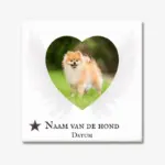 Gedenktegeltje met naam, datum en foto van een hond