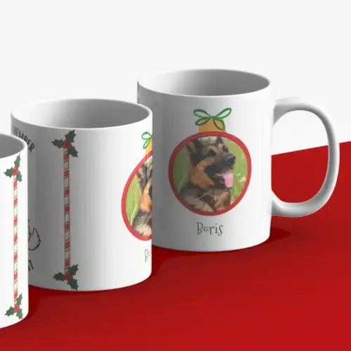 Kerstmok met de tekst "Proud member of the naughty list" en foto van een hond